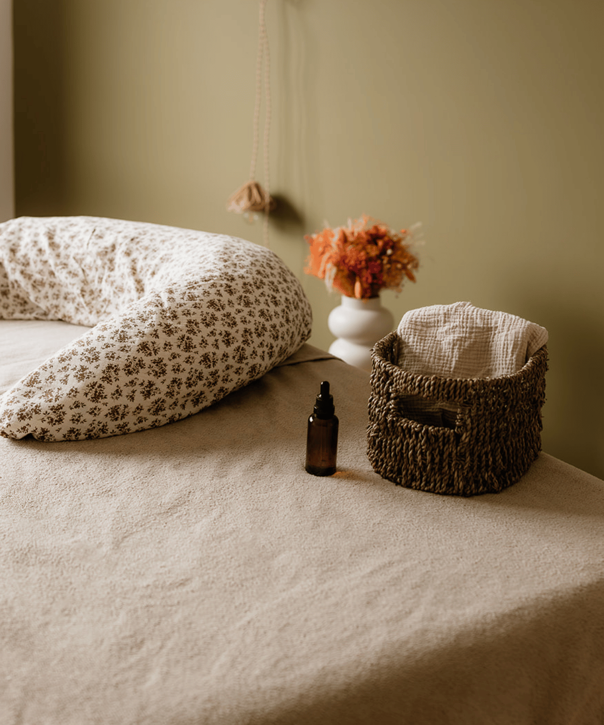 Espace préparé pour un atelier massage bébé à domicile